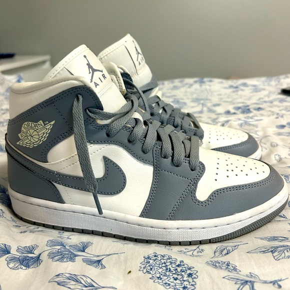 Nike grey and white womens size 8.5 Jordan mids. - Picture 2 of 5